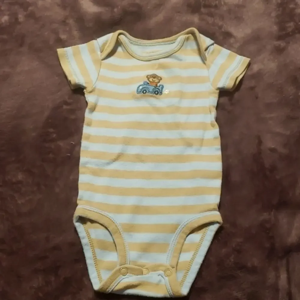Baby onesie‎